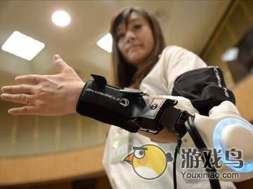 日本开发出机器人套装 用意念就可操控[图]图片1