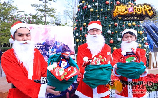 《魔力时代》圣诞老人玩转大广州 疯狂派礼[视频][多图]图片1
