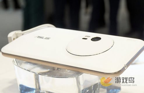 4GB旗舰 华硕ZenFone2 闪耀MWC展会[多图]图片3