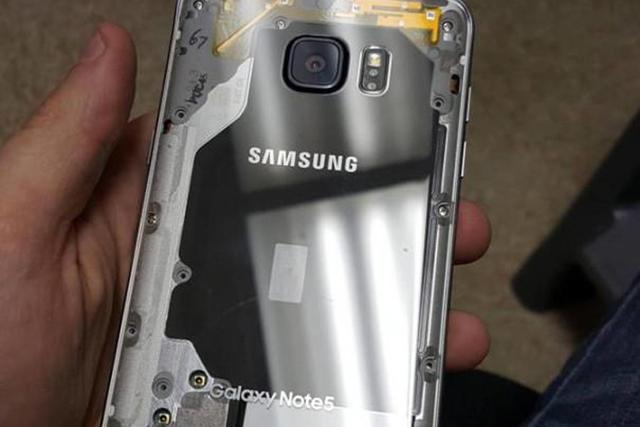 用户为三星Galaxy Note 5改装透明后盖[视频][图]图片1