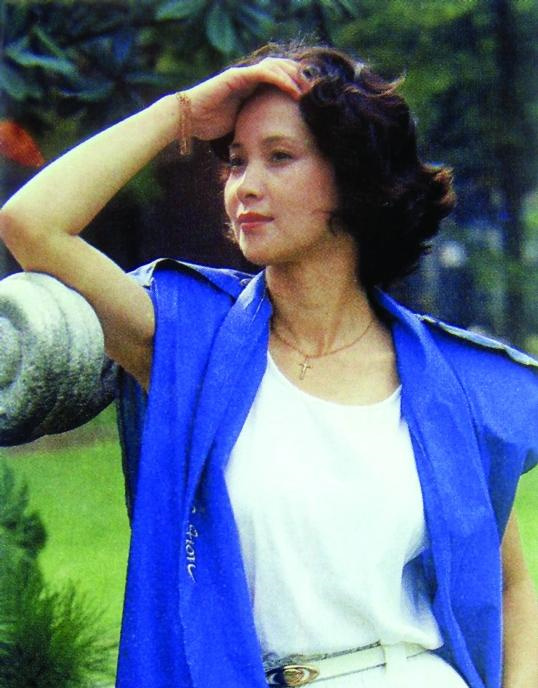 李小璐母亲是跨国公司老板80年代当红影星多图